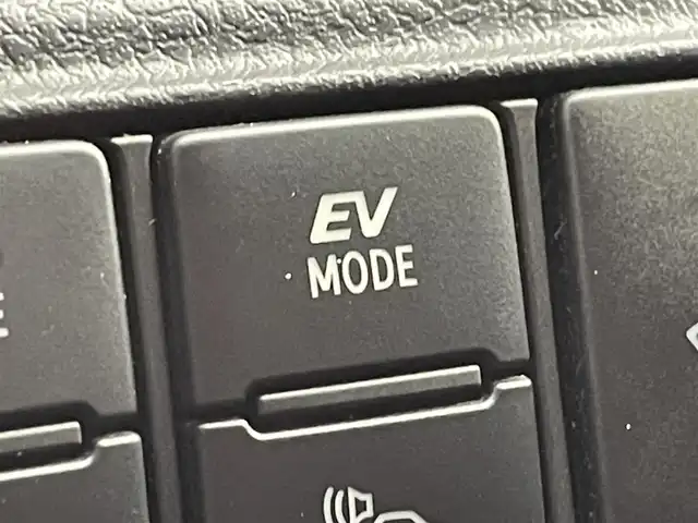 トヨタ シエンタ ハイブリッド G 群馬県 2015(平27)年 9.9万km ホワイトパールクリスタルシャイン 衝突被害軽減ブレーキ　社外７インチナビ　バックカメラ　両側パワースライドドア　ＨＩＤオートライト　オートマチックハイビーム　純正１５インチＡＷ　ステアリングリモコン　スマートキー　ＥＴＣ　禁煙車