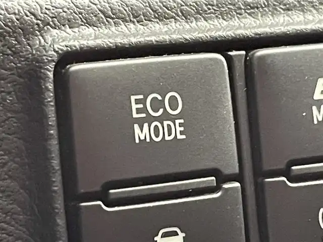 トヨタ シエンタ ハイブリッド G 群馬県 2015(平27)年 9.9万km ホワイトパールクリスタルシャイン 衝突被害軽減ブレーキ　社外７インチナビ　バックカメラ　両側パワースライドドア　ＨＩＤオートライト　オートマチックハイビーム　純正１５インチＡＷ　ステアリングリモコン　スマートキー　ＥＴＣ　禁煙車