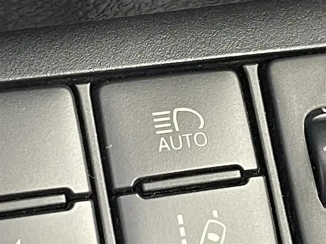 トヨタ シエンタ ハイブリッド G 群馬県 2015(平27)年 9.9万km ホワイトパールクリスタルシャイン 衝突被害軽減ブレーキ　社外７インチナビ　バックカメラ　両側パワースライドドア　ＨＩＤオートライト　オートマチックハイビーム　純正１５インチＡＷ　ステアリングリモコン　スマートキー　ＥＴＣ　禁煙車