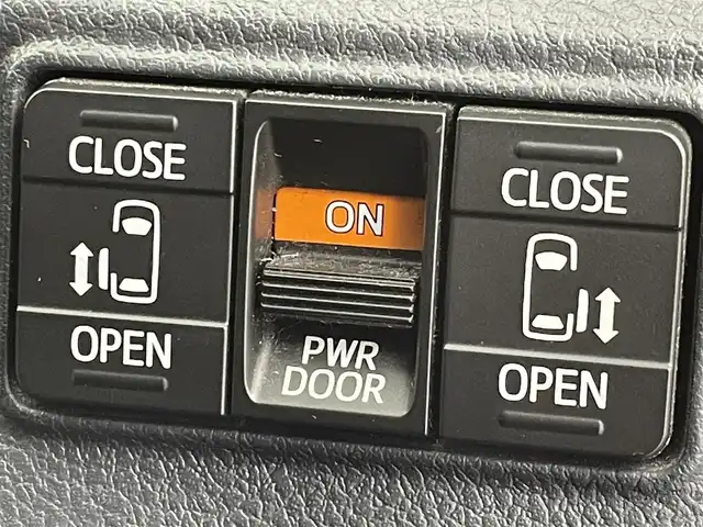 トヨタ シエンタ ハイブリッド G 群馬県 2015(平27)年 9.9万km ホワイトパールクリスタルシャイン 衝突被害軽減ブレーキ　社外７インチナビ　バックカメラ　両側パワースライドドア　ＨＩＤオートライト　オートマチックハイビーム　純正１５インチＡＷ　ステアリングリモコン　スマートキー　ＥＴＣ　禁煙車