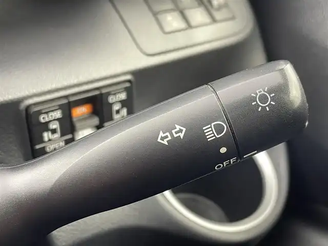 トヨタ シエンタ ハイブリッド G 群馬県 2015(平27)年 9.9万km ホワイトパールクリスタルシャイン 衝突被害軽減ブレーキ　社外７インチナビ　バックカメラ　両側パワースライドドア　ＨＩＤオートライト　オートマチックハイビーム　純正１５インチＡＷ　ステアリングリモコン　スマートキー　ＥＴＣ　禁煙車