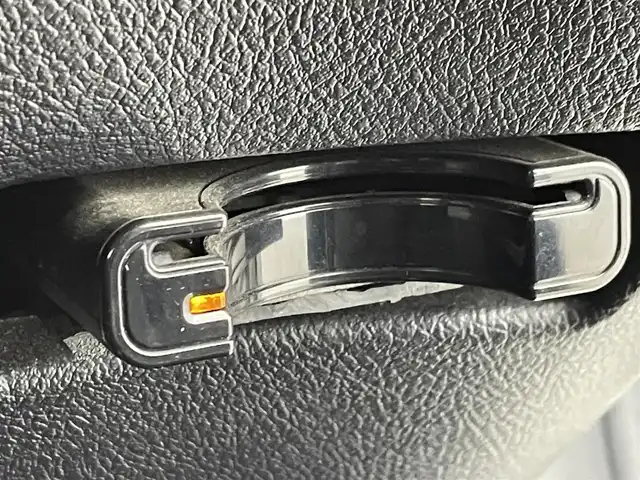 トヨタ シエンタ ハイブリッド G 群馬県 2015(平27)年 9.9万km ホワイトパールクリスタルシャイン 衝突被害軽減ブレーキ　社外７インチナビ　バックカメラ　両側パワースライドドア　ＨＩＤオートライト　オートマチックハイビーム　純正１５インチＡＷ　ステアリングリモコン　スマートキー　ＥＴＣ　禁煙車