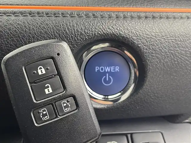 トヨタ シエンタ ハイブリッド G 群馬県 2015(平27)年 9.9万km ホワイトパールクリスタルシャイン 衝突被害軽減ブレーキ　社外７インチナビ　バックカメラ　両側パワースライドドア　ＨＩＤオートライト　オートマチックハイビーム　純正１５インチＡＷ　ステアリングリモコン　スマートキー　ＥＴＣ　禁煙車