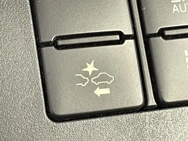 トヨタ シエンタ ハイブリッド G 群馬県 2015(平27)年 9.9万km ホワイトパールクリスタルシャイン 衝突被害軽減ブレーキ　社外７インチナビ　バックカメラ　両側パワースライドドア　ＨＩＤオートライト　オートマチックハイビーム　純正１５インチＡＷ　ステアリングリモコン　スマートキー　ＥＴＣ　禁煙車