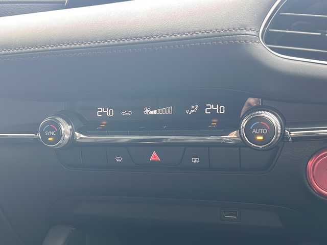 マツダ マツダ３ファストバック 20S プロアクティブ 静岡県 2020(令2)年 3.8万km マシーングレープレミアムM 純正ナビ/・FM/AM/・Bluetooth/・USB/・HDMI/主要装備/・ドライブレコーダー/・ＥＴＣ/・追従機能付クルーズコントロール/・ヘッドアップディスプレイ/・パドルシフト/・ＭＴモード付ＡＴ/・アイドリングストップ/・コーナーセンサー/・ブラインドスポットモニタリング/・レーンキープアシスト/・スマートブレーキサポート/・左右独立温度調整オートエアコン