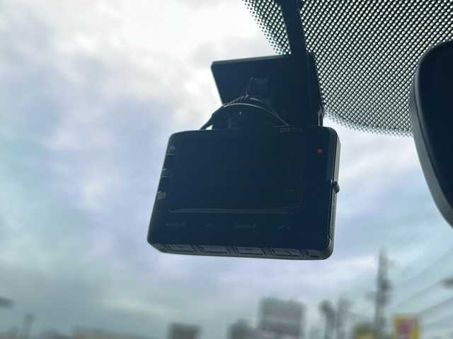 マツダ マツダ３ファストバック 20S プロアクティブ 静岡県 2020(令2)年 3.8万km マシーングレープレミアムM 純正ナビ/・FM/AM/・Bluetooth/・USB/・HDMI/主要装備/・ドライブレコーダー/・ＥＴＣ/・追従機能付クルーズコントロール/・ヘッドアップディスプレイ/・パドルシフト/・ＭＴモード付ＡＴ/・アイドリングストップ/・コーナーセンサー/・ブラインドスポットモニタリング/・レーンキープアシスト/・スマートブレーキサポート/・左右独立温度調整オートエアコン