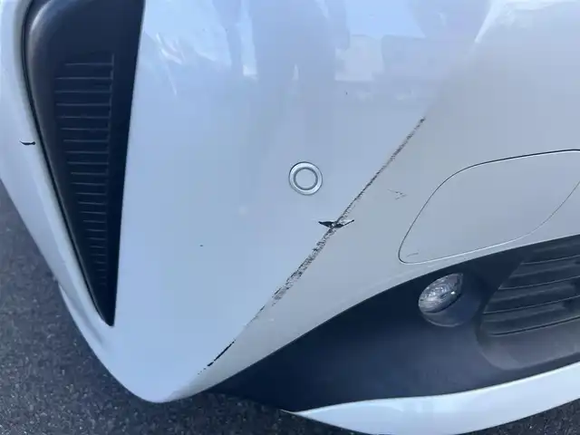 トヨタ プリウス A 岡山県 2019(平31)年 2.7万km ホワイトパールクリスタルシャイン 登録時走行距離26517km/ワンオーナー/純正9インチナビ/フルセグTV(AM/FM/CD/DVD/Bluetooth)/バックカメラ/ビルトインETC/ドライブレコーダー/ヘッドアップディスプレイ/トヨタセーフティセンス/・ブラインドスポットモニター/・レーダークルーズコントロール/・アドバンストパーク/・プリクラッシュセーフティ/・オートマチックハイビーム/・レーントレーシングアシスト/純正フロアマット/15インチ純正AW/レーダー探知機/プッシュスタート/スマートキー×2