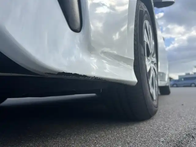 トヨタ プリウス A 岡山県 2019(平31)年 2.7万km ホワイトパールクリスタルシャイン 登録時走行距離26517km/ワンオーナー/純正9インチナビ/フルセグTV(AM/FM/CD/DVD/Bluetooth)/バックカメラ/ビルトインETC/ドライブレコーダー/ヘッドアップディスプレイ/トヨタセーフティセンス/・ブラインドスポットモニター/・レーダークルーズコントロール/・アドバンストパーク/・プリクラッシュセーフティ/・オートマチックハイビーム/・レーントレーシングアシスト/純正フロアマット/15インチ純正AW/レーダー探知機/プッシュスタート/スマートキー×2