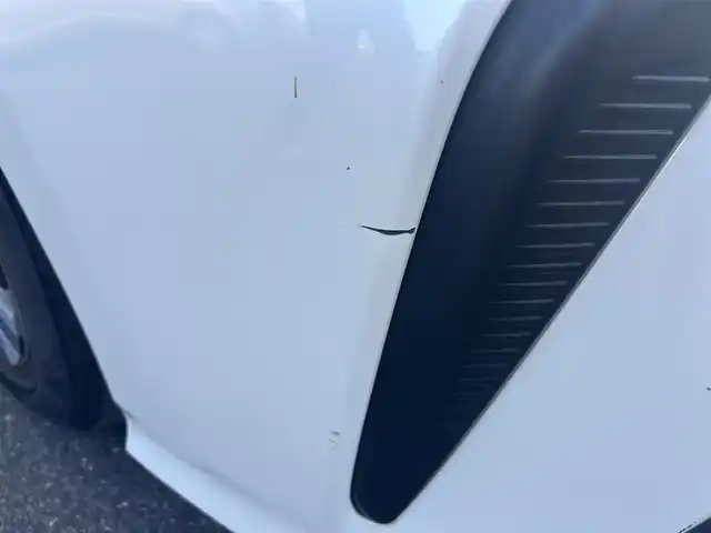 トヨタ プリウス A 岡山県 2019(平31)年 2.7万km ホワイトパールクリスタルシャイン 登録時走行距離26517km/ワンオーナー/純正9インチナビ/フルセグTV(AM/FM/CD/DVD/Bluetooth)/バックカメラ/ビルトインETC/ドライブレコーダー/ヘッドアップディスプレイ/トヨタセーフティセンス/・ブラインドスポットモニター/・レーダークルーズコントロール/・アドバンストパーク/・プリクラッシュセーフティ/・オートマチックハイビーム/・レーントレーシングアシスト/純正フロアマット/15インチ純正AW/レーダー探知機/プッシュスタート/スマートキー×2