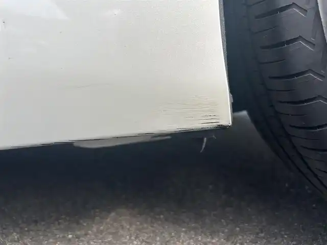 トヨタ プリウス A 岡山県 2019(平31)年 2.7万km ホワイトパールクリスタルシャイン 登録時走行距離26517km/ワンオーナー/純正9インチナビ/フルセグTV(AM/FM/CD/DVD/Bluetooth)/バックカメラ/ビルトインETC/ドライブレコーダー/ヘッドアップディスプレイ/トヨタセーフティセンス/・ブラインドスポットモニター/・レーダークルーズコントロール/・アドバンストパーク/・プリクラッシュセーフティ/・オートマチックハイビーム/・レーントレーシングアシスト/純正フロアマット/15インチ純正AW/レーダー探知機/プッシュスタート/スマートキー×2