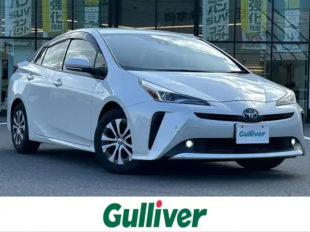トヨタ プリウス A 岡山県 2019(平31)年 2.7万km ホワイトパールクリスタルシャイン 登録時走行距離26517km/ワンオーナー/純正9インチナビ/フルセグTV(AM/FM/CD/DVD/Bluetooth)/バックカメラ/ビルトインETC/ドライブレコーダー/ヘッドアップディスプレイ/トヨタセーフティセンス/・ブラインドスポットモニター/・レーダークルーズコントロール/・アドバンストパーク/・プリクラッシュセーフティ/・オートマチックハイビーム/・レーントレーシングアシスト/純正フロアマット/15インチ純正AW/レーダー探知機/プッシュスタート/スマートキー×2