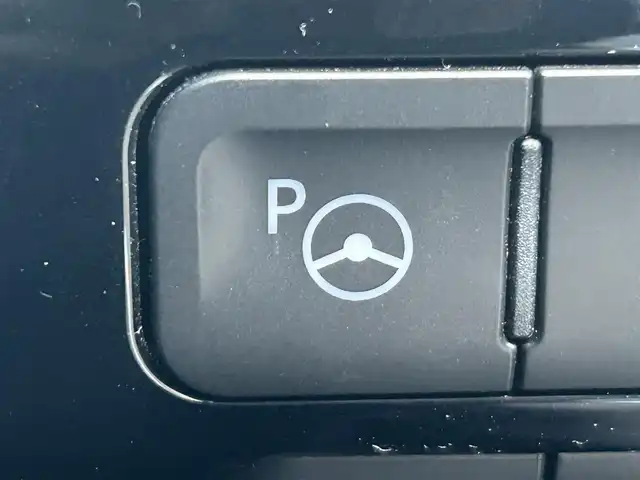 トヨタ プリウス A 岡山県 2019(平31)年 2.7万km ホワイトパールクリスタルシャイン 登録時走行距離26517km/ワンオーナー/純正9インチナビ/フルセグTV(AM/FM/CD/DVD/Bluetooth)/バックカメラ/ビルトインETC/ドライブレコーダー/ヘッドアップディスプレイ/トヨタセーフティセンス/・ブラインドスポットモニター/・レーダークルーズコントロール/・アドバンストパーク/・プリクラッシュセーフティ/・オートマチックハイビーム/・レーントレーシングアシスト/純正フロアマット/15インチ純正AW/レーダー探知機/プッシュスタート/スマートキー×2