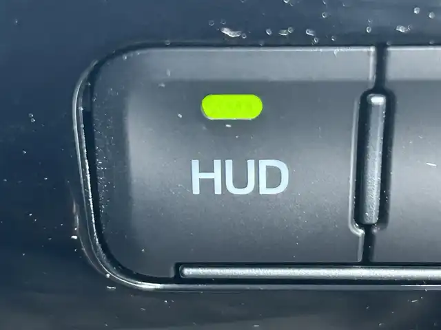 トヨタ プリウス A 岡山県 2019(平31)年 2.7万km ホワイトパールクリスタルシャイン 登録時走行距離26517km/ワンオーナー/純正9インチナビ/フルセグTV(AM/FM/CD/DVD/Bluetooth)/バックカメラ/ビルトインETC/ドライブレコーダー/ヘッドアップディスプレイ/トヨタセーフティセンス/・ブラインドスポットモニター/・レーダークルーズコントロール/・アドバンストパーク/・プリクラッシュセーフティ/・オートマチックハイビーム/・レーントレーシングアシスト/純正フロアマット/15インチ純正AW/レーダー探知機/プッシュスタート/スマートキー×2