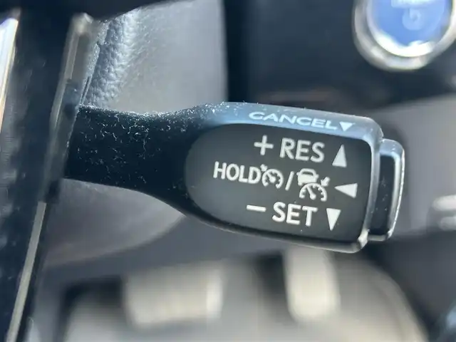 トヨタ プリウス A 岡山県 2019(平31)年 2.7万km ホワイトパールクリスタルシャイン 登録時走行距離26517km/ワンオーナー/純正9インチナビ/フルセグTV(AM/FM/CD/DVD/Bluetooth)/バックカメラ/ビルトインETC/ドライブレコーダー/ヘッドアップディスプレイ/トヨタセーフティセンス/・ブラインドスポットモニター/・レーダークルーズコントロール/・アドバンストパーク/・プリクラッシュセーフティ/・オートマチックハイビーム/・レーントレーシングアシスト/純正フロアマット/15インチ純正AW/レーダー探知機/プッシュスタート/スマートキー×2