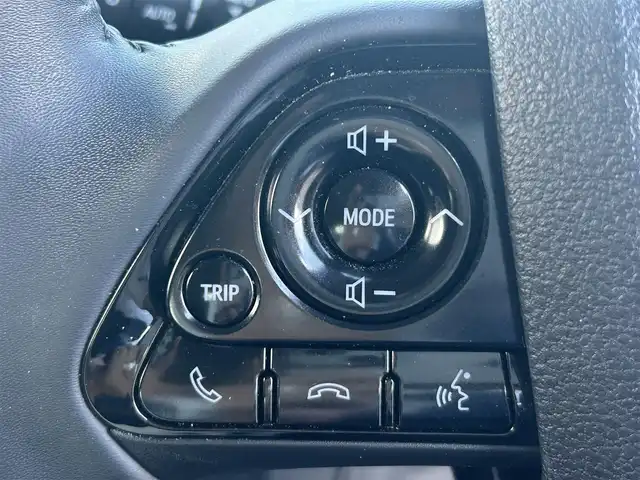 トヨタ プリウス A 岡山県 2019(平31)年 2.7万km ホワイトパールクリスタルシャイン 登録時走行距離26517km/ワンオーナー/純正9インチナビ/フルセグTV(AM/FM/CD/DVD/Bluetooth)/バックカメラ/ビルトインETC/ドライブレコーダー/ヘッドアップディスプレイ/トヨタセーフティセンス/・ブラインドスポットモニター/・レーダークルーズコントロール/・アドバンストパーク/・プリクラッシュセーフティ/・オートマチックハイビーム/・レーントレーシングアシスト/純正フロアマット/15インチ純正AW/レーダー探知機/プッシュスタート/スマートキー×2