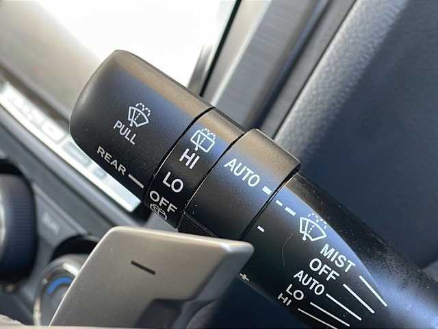 スバル フォレスター 2．0i－S アイサイト 長野県 2013(平25)年 6万km サテンホワイトパール ４WD/アイサイト/ブラックレザーシート/HDDナビフルセグＴＶ/バックカメラ/ＥＴＣ/パワーバックドア/シートヒーター/パワーシート/プッシュスタート/純正アルミ付き冬タイヤ積込/保証書/スペアキー