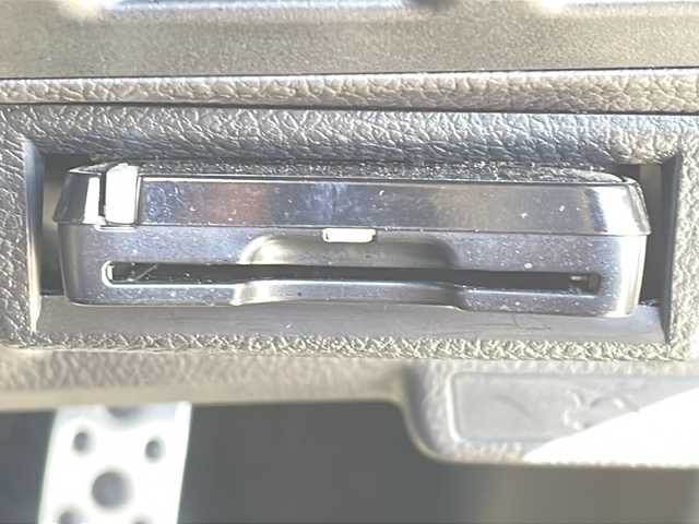 スバル フォレスター 2．0i－S アイサイト 長野県 2013(平25)年 6万km サテンホワイトパール ４WD/アイサイト/ブラックレザーシート/HDDナビフルセグＴＶ/バックカメラ/ＥＴＣ/パワーバックドア/シートヒーター/パワーシート/プッシュスタート/純正アルミ付き冬タイヤ積込/保証書/スペアキー