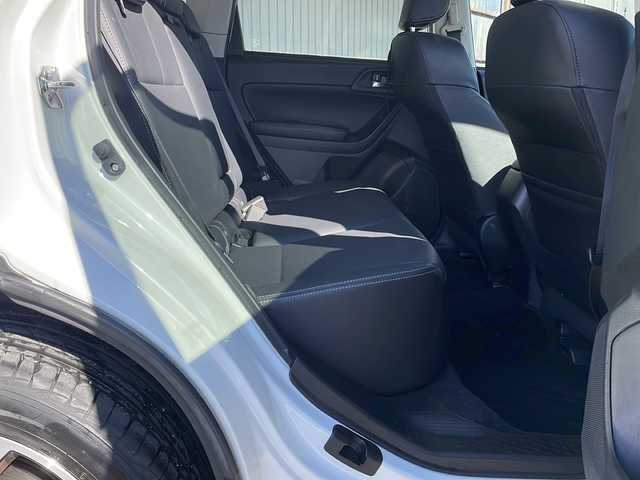 スバル フォレスター 2．0i－S アイサイト 長野県 2013(平25)年 6万km サテンホワイトパール ４WD/アイサイト/ブラックレザーシート/HDDナビフルセグＴＶ/バックカメラ/ＥＴＣ/パワーバックドア/シートヒーター/パワーシート/プッシュスタート/純正アルミ付き冬タイヤ積込/保証書/スペアキー