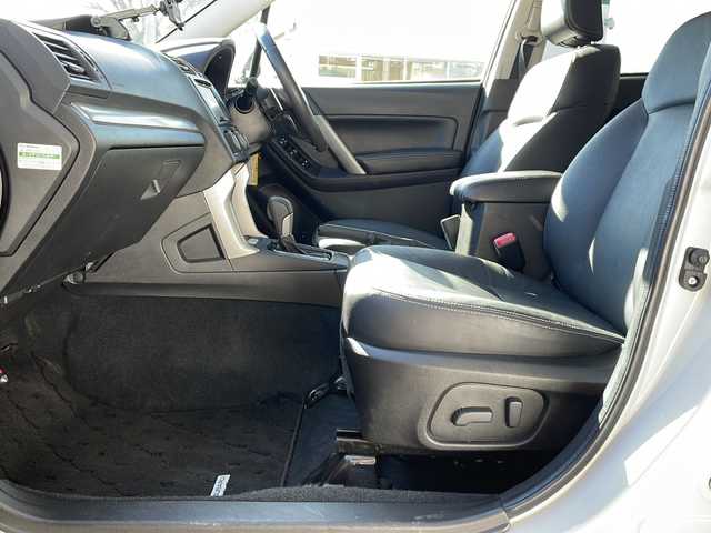 スバル フォレスター 2．0i－S アイサイト 長野県 2013(平25)年 6万km サテンホワイトパール ４WD/アイサイト/ブラックレザーシート/HDDナビフルセグＴＶ/バックカメラ/ＥＴＣ/パワーバックドア/シートヒーター/パワーシート/プッシュスタート/純正アルミ付き冬タイヤ積込/保証書/スペアキー