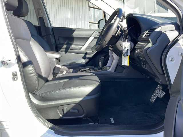 スバル フォレスター 2．0i－S アイサイト 長野県 2013(平25)年 6万km サテンホワイトパール ４WD/アイサイト/ブラックレザーシート/HDDナビフルセグＴＶ/バックカメラ/ＥＴＣ/パワーバックドア/シートヒーター/パワーシート/プッシュスタート/純正アルミ付き冬タイヤ積込/保証書/スペアキー