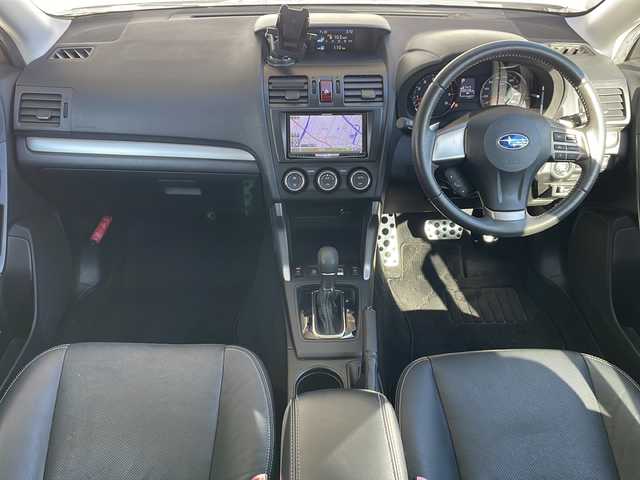 スバル フォレスター 2．0i－S アイサイト 長野県 2013(平25)年 6万km サテンホワイトパール ４WD/アイサイト/ブラックレザーシート/HDDナビフルセグＴＶ/バックカメラ/ＥＴＣ/パワーバックドア/シートヒーター/パワーシート/プッシュスタート/純正アルミ付き冬タイヤ積込/保証書/スペアキー