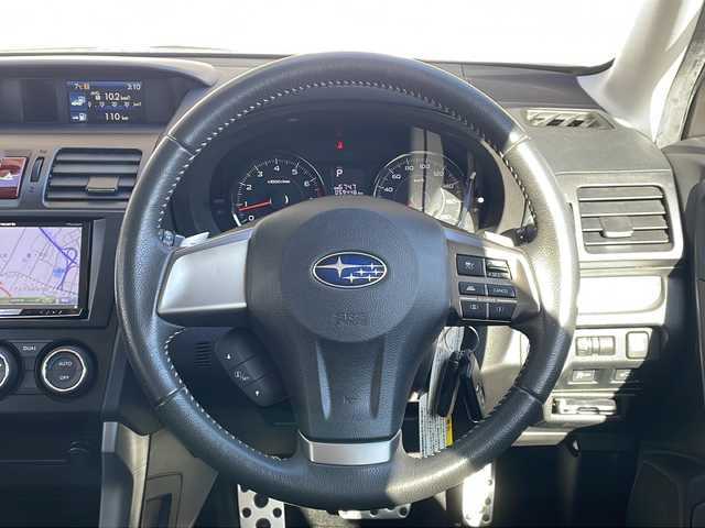 スバル フォレスター 2．0i－S アイサイト 長野県 2013(平25)年 6万km サテンホワイトパール ４WD/アイサイト/ブラックレザーシート/HDDナビフルセグＴＶ/バックカメラ/ＥＴＣ/パワーバックドア/シートヒーター/パワーシート/プッシュスタート/純正アルミ付き冬タイヤ積込/保証書/スペアキー