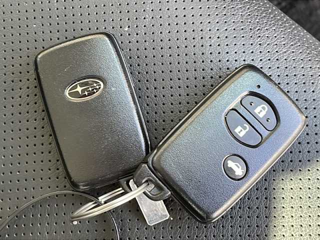 スバル フォレスター 2．0i－S アイサイト 長野県 2013(平25)年 6万km サテンホワイトパール ４WD/アイサイト/ブラックレザーシート/HDDナビフルセグＴＶ/バックカメラ/ＥＴＣ/パワーバックドア/シートヒーター/パワーシート/プッシュスタート/純正アルミ付き冬タイヤ積込/保証書/スペアキー