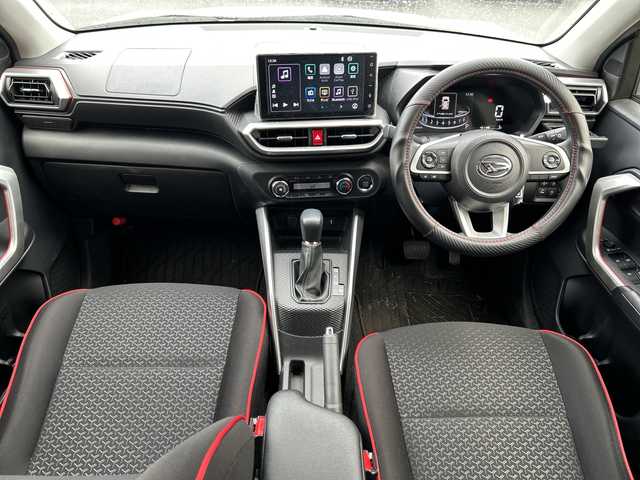 ダイハツ ロッキー X 栃木県 2024(令6)年 2.8万km ナチュラルベージュマイカM ディスプレイオーディオ/バックカメラ/フルセグＴＶ/Ｂｌｕｅｔｏｏｔｈ/ＭＴ付ＡＴ/ＬＥＤライト/オートライト/純正アルミホイール/純正フロアマット/コーナーセンサー/スペアキー/オートエアコン/ABS/横滑り防止機能/盗難防止装置/衝突被害軽減システム