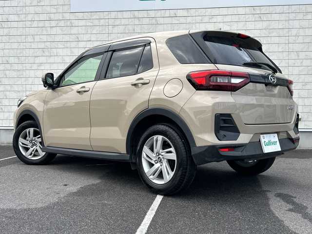 ダイハツ ロッキー X 栃木県 2024(令6)年 2.8万km ナチュラルベージュマイカM ディスプレイオーディオ/バックカメラ/フルセグＴＶ/Ｂｌｕｅｔｏｏｔｈ/ＭＴ付ＡＴ/ＬＥＤライト/オートライト/純正アルミホイール/純正フロアマット/コーナーセンサー/スペアキー/オートエアコン/ABS/横滑り防止機能/盗難防止装置/衝突被害軽減システム