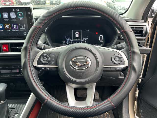 ダイハツ ロッキー X 栃木県 2024(令6)年 2.8万km ナチュラルベージュマイカM ディスプレイオーディオ/バックカメラ/フルセグＴＶ/Ｂｌｕｅｔｏｏｔｈ/ＭＴ付ＡＴ/ＬＥＤライト/オートライト/純正アルミホイール/純正フロアマット/コーナーセンサー/スペアキー/オートエアコン/ABS/横滑り防止機能/盗難防止装置/衝突被害軽減システム