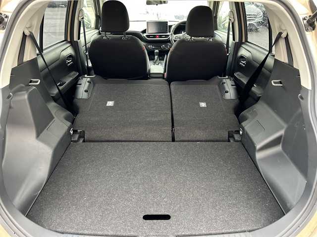 ダイハツ ロッキー X 栃木県 2024(令6)年 2.8万km ナチュラルベージュマイカM ディスプレイオーディオ/バックカメラ/フルセグＴＶ/Ｂｌｕｅｔｏｏｔｈ/ＭＴ付ＡＴ/ＬＥＤライト/オートライト/純正アルミホイール/純正フロアマット/コーナーセンサー/スペアキー/オートエアコン/ABS/横滑り防止機能/盗難防止装置/衝突被害軽減システム