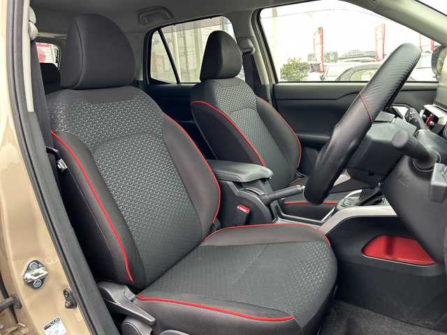 ダイハツ ロッキー X 栃木県 2024(令6)年 2.8万km ナチュラルベージュマイカM ディスプレイオーディオ/バックカメラ/フルセグＴＶ/Ｂｌｕｅｔｏｏｔｈ/ＭＴ付ＡＴ/ＬＥＤライト/オートライト/純正アルミホイール/純正フロアマット/コーナーセンサー/スペアキー/オートエアコン/ABS/横滑り防止機能/盗難防止装置/衝突被害軽減システム