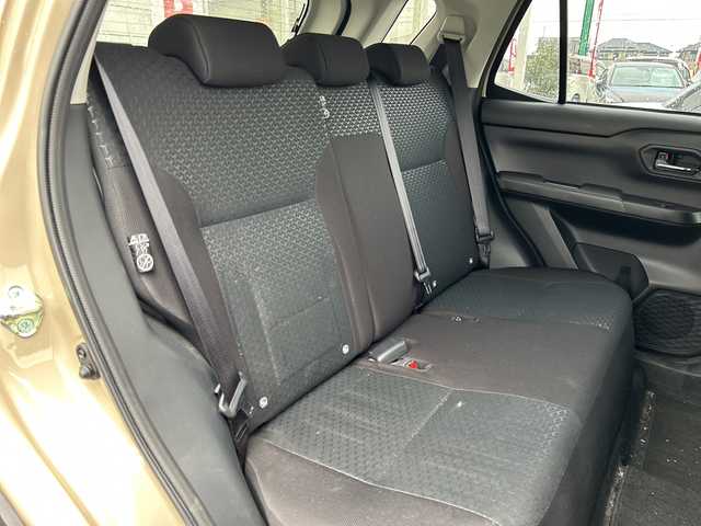 ダイハツ ロッキー X 栃木県 2024(令6)年 2.8万km ナチュラルベージュマイカM ディスプレイオーディオ/バックカメラ/フルセグＴＶ/Ｂｌｕｅｔｏｏｔｈ/ＭＴ付ＡＴ/ＬＥＤライト/オートライト/純正アルミホイール/純正フロアマット/コーナーセンサー/スペアキー/オートエアコン/ABS/横滑り防止機能/盗難防止装置/衝突被害軽減システム