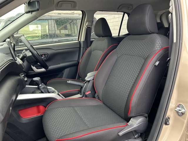 ダイハツ ロッキー X 栃木県 2024(令6)年 2.8万km ナチュラルベージュマイカM ディスプレイオーディオ/バックカメラ/フルセグＴＶ/Ｂｌｕｅｔｏｏｔｈ/ＭＴ付ＡＴ/ＬＥＤライト/オートライト/純正アルミホイール/純正フロアマット/コーナーセンサー/スペアキー/オートエアコン/ABS/横滑り防止機能/盗難防止装置/衝突被害軽減システム