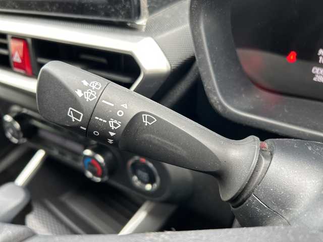 ダイハツ ロッキー X 栃木県 2024(令6)年 2.8万km ナチュラルベージュマイカM ディスプレイオーディオ/バックカメラ/フルセグＴＶ/Ｂｌｕｅｔｏｏｔｈ/ＭＴ付ＡＴ/ＬＥＤライト/オートライト/純正アルミホイール/純正フロアマット/コーナーセンサー/スペアキー/オートエアコン/ABS/横滑り防止機能/盗難防止装置/衝突被害軽減システム