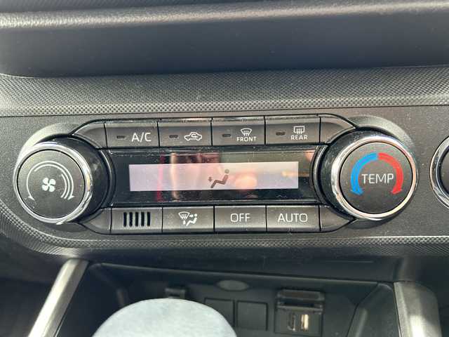 ダイハツ ロッキー X 栃木県 2024(令6)年 2.8万km ナチュラルベージュマイカM ディスプレイオーディオ/バックカメラ/フルセグＴＶ/Ｂｌｕｅｔｏｏｔｈ/ＭＴ付ＡＴ/ＬＥＤライト/オートライト/純正アルミホイール/純正フロアマット/コーナーセンサー/スペアキー/オートエアコン/ABS/横滑り防止機能/盗難防止装置/衝突被害軽減システム