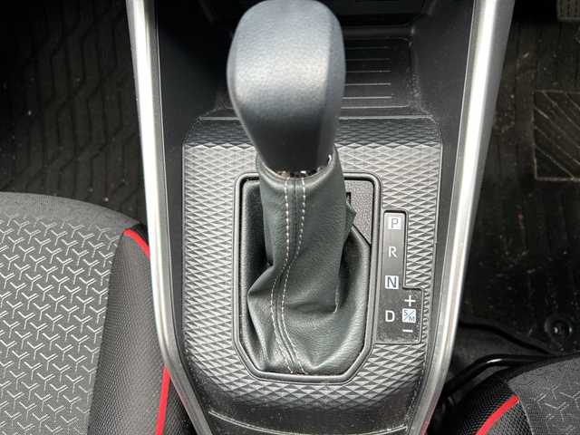 ダイハツ ロッキー X 栃木県 2024(令6)年 2.8万km ナチュラルベージュマイカM ディスプレイオーディオ/バックカメラ/フルセグＴＶ/Ｂｌｕｅｔｏｏｔｈ/ＭＴ付ＡＴ/ＬＥＤライト/オートライト/純正アルミホイール/純正フロアマット/コーナーセンサー/スペアキー/オートエアコン/ABS/横滑り防止機能/盗難防止装置/衝突被害軽減システム