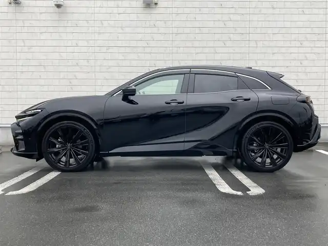 トヨタ クラウン スポーツ Z 静岡県 2023(令5)年 5.7万km ブラック Toyota Safety Sense/純正12.3インチコネクティッドナビ/　AM FM Bluetooth USB AppleCarPlay AndroidAuto/フルセグTV/ビルトインETC2.0/録画機能付きデジタルインナーミラー/レーダークルーズコントロール/LEDオートヘッドランプ/ブラックレザーシート/パワーシート(前席)/パワーイージーアクセスシステム/シートヒーター/シートベンチレーション(前席)/パワーバックドア/ステアリングヒーター/純正2インチアルミホイール/カラーヘッドアップディスプレイ/おくだけ充電(縦置き)/AC100Vソケット/メーカーオプションパノラマルーフ/アラウンドビューモニター