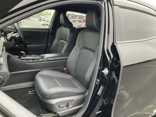 トヨタ クラウン スポーツ Z 静岡県 2023(令5)年 5.7万km ブラック Toyota Safety Sense/純正12.3インチコネクティッドナビ/　AM FM Bluetooth USB AppleCarPlay AndroidAuto/フルセグTV/ビルトインETC2.0/録画機能付きデジタルインナーミラー/レーダークルーズコントロール/LEDオートヘッドランプ/ブラックレザーシート/パワーシート(前席)/パワーイージーアクセスシステム/シートヒーター/シートベンチレーション(前席)/パワーバックドア/ステアリングヒーター/純正2インチアルミホイール/カラーヘッドアップディスプレイ/おくだけ充電(縦置き)/AC100Vソケット/メーカーオプションパノラマルーフ/アラウンドビューモニター