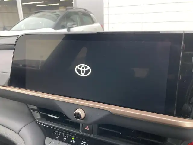 トヨタ クラウン スポーツ Z 静岡県 2023(令5)年 5.7万km ブラック Toyota Safety Sense/純正12.3インチコネクティッドナビ/　AM FM Bluetooth USB AppleCarPlay AndroidAuto/フルセグTV/ビルトインETC2.0/録画機能付きデジタルインナーミラー/レーダークルーズコントロール/LEDオートヘッドランプ/ブラックレザーシート/パワーシート(前席)/パワーイージーアクセスシステム/シートヒーター/シートベンチレーション(前席)/パワーバックドア/ステアリングヒーター/純正2インチアルミホイール/カラーヘッドアップディスプレイ/おくだけ充電(縦置き)/AC100Vソケット/メーカーオプションパノラマルーフ/アラウンドビューモニター