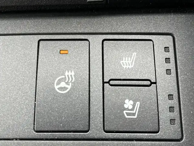 レクサス ＲＣ 300h Fスポーツ 奈良県 2016(平28)年 6.5万km ヒートブルーコントラストレイヤリング 純正ナビ/（フルセグ/BT/CD/DVD）/レーダークルーズコントロール/バックカメラ/パドルシフト/ブラインドスポットモニター/前後コーナーセンサー/衝突軽減システム/レーンキープアシスト/運転席メモリーシート/前席パワーシート/ブラックレザーシート/前席シートヒーター/エアーシート/LEDヘッドライト/ETC/純正19インチAW