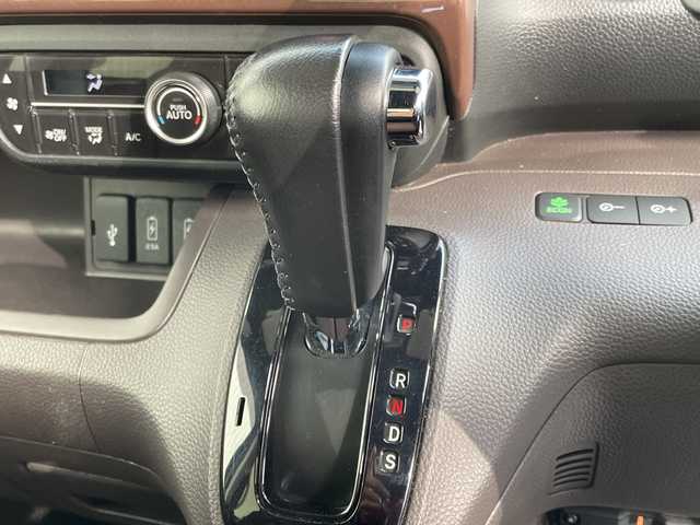 ホンダ Ｎ ＢＯＸ G･Lターボ Hセンシング カッパーブラウンスタイル 千葉県 2019(令1)年 4.6万km パールⅡ 純正8インチナビ/(フルセグTV/BT/CD/DVD/FM/AM)/衝突被害軽減システム/車線逸脱警報/バックカメラ/追従式クルーズコントロール/両側パワースライドドア/横滑り防止装置/ETC/アイドリングストップ/LEDヘッドライト/オートライト/ウィンカーミラー/電動格納ミラー/シートリフター/プッシュスタート/スマートキー/フロアマット/保証書