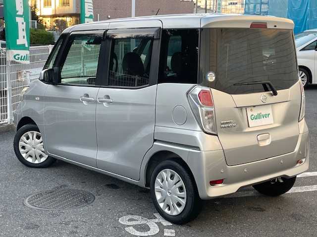 日産 デイズ ルークス S 埼玉県 2018(平30)年 0.6万km スターリングシルバーM ワンオーナー/純正SDナビ/　DTV/CD/DVD/SD/SD REC/BT/AUX/クリアランスソナー/バックカメラ/ドライブレコーダー(型：DJ4-D)/インテリジェントエマージェンシーブレーキ/アイドリングストップ/横滑り防止機能/リモコンキー/純正フロアマット