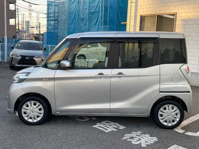 日産 デイズ ルークス S 埼玉県 2018(平30)年 0.6万km スターリングシルバーM ワンオーナー/純正SDナビ/　DTV/CD/DVD/SD/SD REC/BT/AUX/クリアランスソナー/バックカメラ/ドライブレコーダー(型：DJ4-D)/インテリジェントエマージェンシーブレーキ/アイドリングストップ/横滑り防止機能/リモコンキー/純正フロアマット