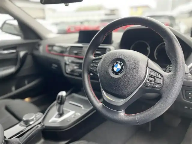ＢＭＷ １１８ｄ スポーツ 栃木県 2018(平30)年 4.1万km 白 インテリジェントセーフティ /アダプティブクルーズコントロール /アンビエントライト /純正HDDナビ /バックカメラ /ドラレコ /LED　/シートヒーター /Bluetooth　CD DVD USB /ステアリングスイッチ /スペアキー　/保証書 /取扱説明書