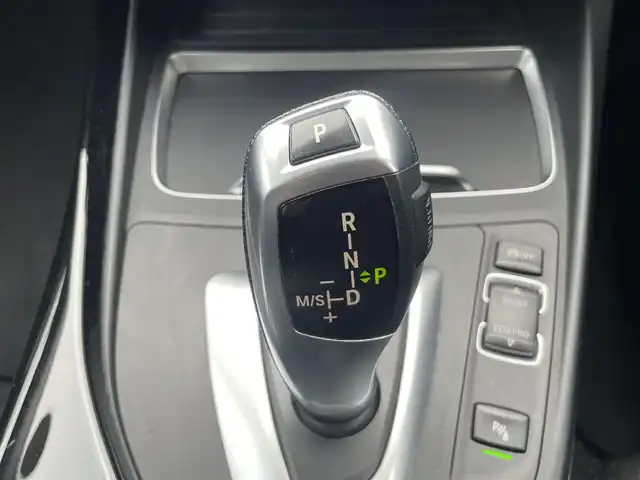 ＢＭＷ １１８ｄ スポーツ 栃木県 2018(平30)年 4.1万km 白 インテリジェントセーフティ /アダプティブクルーズコントロール /アンビエントライト /純正HDDナビ /バックカメラ /ドラレコ /LED　/シートヒーター /Bluetooth　CD DVD USB /ステアリングスイッチ /スペアキー　/保証書 /取扱説明書