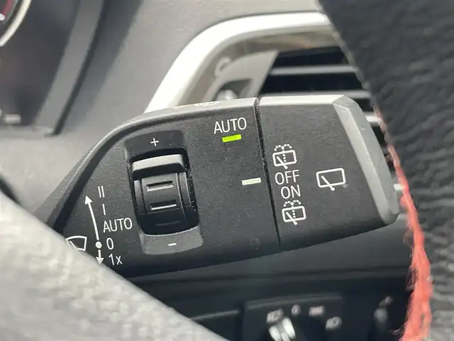 ＢＭＷ １１８ｄ スポーツ 栃木県 2018(平30)年 4.1万km 白 インテリジェントセーフティ /アダプティブクルーズコントロール /アンビエントライト /純正HDDナビ /バックカメラ /ドラレコ /LED　/シートヒーター /Bluetooth　CD DVD USB /ステアリングスイッチ /スペアキー　/保証書 /取扱説明書