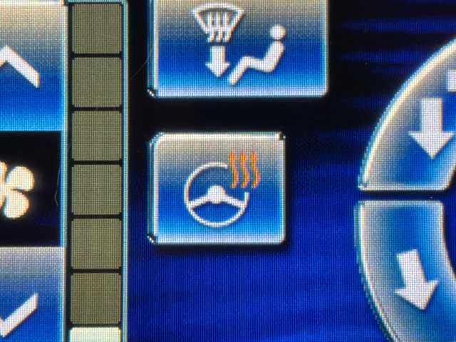 トヨタ クラウン ハイブリッド アスリートG 福井県 2013(平25)年 10万km ホワイトパールクリスタルシャイン 純正8インチHDDナビ/フルセグTV/BT/DVD/CD/HDD/USB/パノラミックビューモニター/レーダークルーズコントロール/クリアランスソナー/先行車発信お知らせ/ETC/前後ドライブレコーダー/レザーシート/パワーシート/シートヒーター/エアシート/ステアリングヒーター/HIDヘッドライト/オートライト/オートハイビーム/純正18インチアルミホイール/MTモード付AT/電動リアサンシェード/プッシュスタート/スマートキー/盗難防止装置/ヘッドライトウォッシャー/純正フロアマット