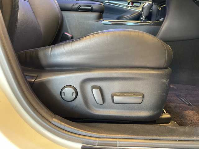 トヨタ クラウン ハイブリッド アスリートG 福井県 2013(平25)年 10万km ホワイトパールクリスタルシャイン 純正8インチHDDナビ/フルセグTV/BT/DVD/CD/HDD/USB/パノラミックビューモニター/レーダークルーズコントロール/クリアランスソナー/先行車発信お知らせ/ETC/前後ドライブレコーダー/レザーシート/パワーシート/シートヒーター/エアシート/ステアリングヒーター/HIDヘッドライト/オートライト/オートハイビーム/純正18インチアルミホイール/MTモード付AT/電動リアサンシェード/プッシュスタート/スマートキー/盗難防止装置/ヘッドライトウォッシャー/純正フロアマット