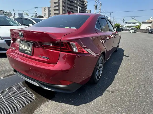 レクサス ＩＳ 300h Fスポーツ 高知県 2013(平25)年 7.3万km レッドマイカクリスタルシャイン 登録時走行距離　72105km/純正ナビ/【CD/DVD/BD/BT/フルセグTV】/バックカメラ/レーダークルーズコントロール/プリクラッシュセーフティ/レーンディバーチャーアラート/ブラインドスポットモニター/横滑り防止/サンルーフ/レザーシート/シートヒーター/シートベンチレーター/パワーシート(メモリ機能有り)/クリアランスソナー/ETC/ドライブレコーダー/パドルシフト/オートワイパー/オートライト/純正LEDライト/フォグランプ/スマートキー/プッシュスタート/アイドリングストップ/純正アルミホイール 19インチ/ドアバイザー/ウインカーミラー/純正フロアマット/スペアキー×2【スマートキー、カードキー】/新車時整備手帳（保証書）/取扱説明書